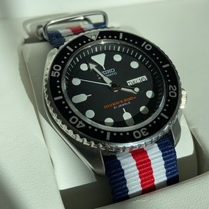 Seiko SKX007 Dive watch with box, papers and extras